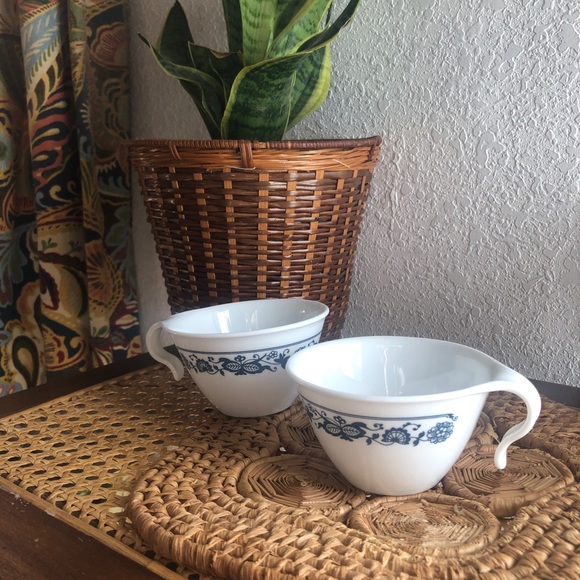 Corelle Livingware Old Towne Blue Onion Pair of Hook Handle Cups - Picture 9 of 9